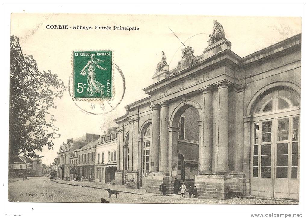 Corbie (80) : La Mairie Et Perspective De La Rue En 1910 (animée). - Corbie