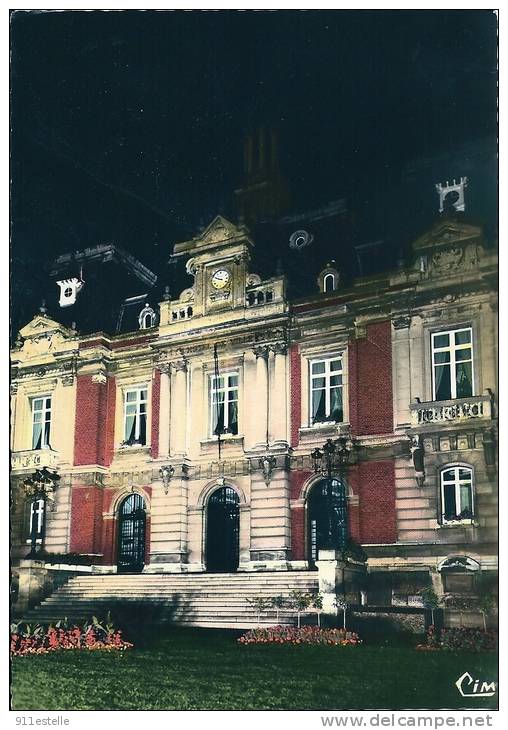 80 DOULLENS - ( Somme ) - L,Hotel De Ville - Doullens