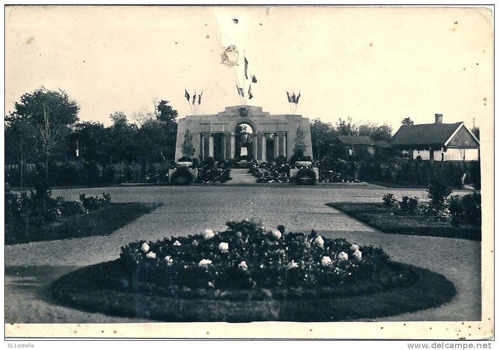 80   DOULLENS - ( Somme ) - Monument élevé Aux Enfants Morts Pour La France - Doullens