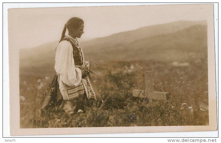 Folklore XII.10 Hel´pa Gemer Na Cintorine Au Cimétière Karel Plicka C. 1924 - Slovacchia