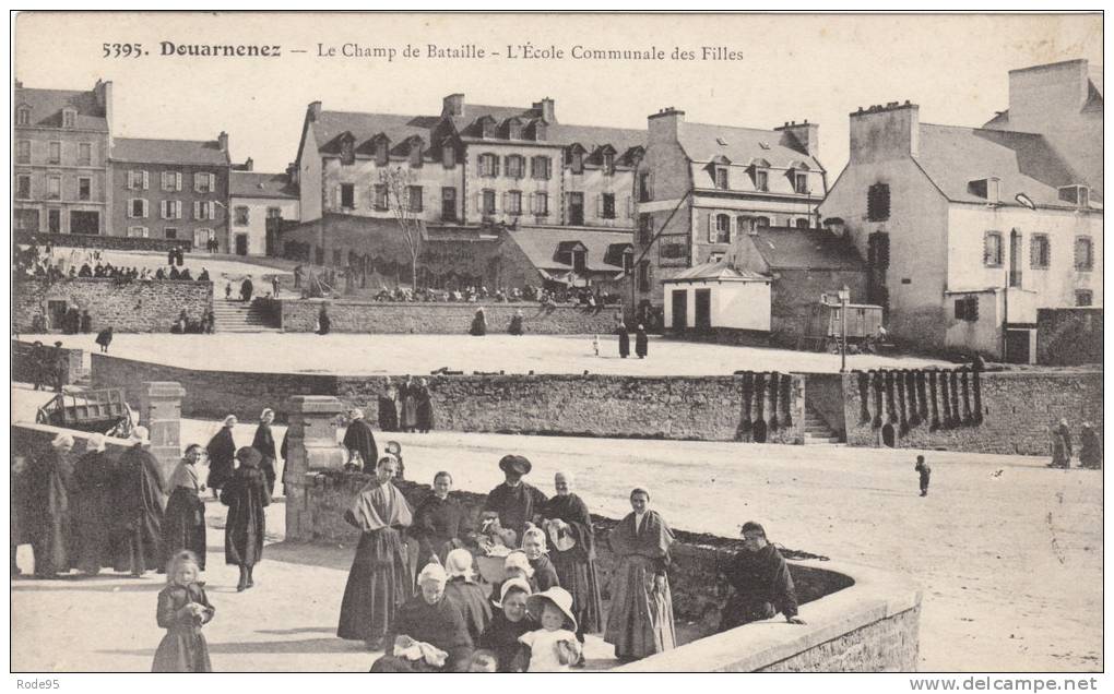 DOUARNENEZ CHAMP DE BATAILLE EGLISE COMMUNALE - Douarnenez