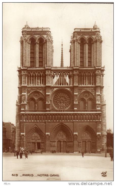 419 - Notre Dame De Paris