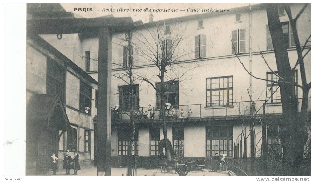 CPA (75)  PARIS XIe  /  École Libre, Rue D´Angoulême  -  Cour Intérieure  -  (défaut Coin Bas Droit) - Arrondissement: 11