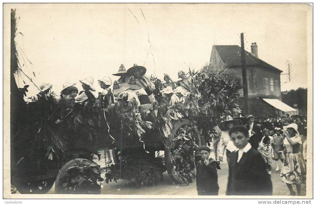 CARTE PHOTO NON IDENTIFIEE UNE FETE DE VILLAGE - To Identify