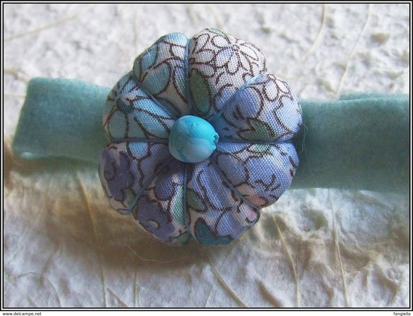 Bracelet Original Turquoise Tissu Liberty Coussin Citrouille  Un Travail à Quatre Mains. - Armbänder