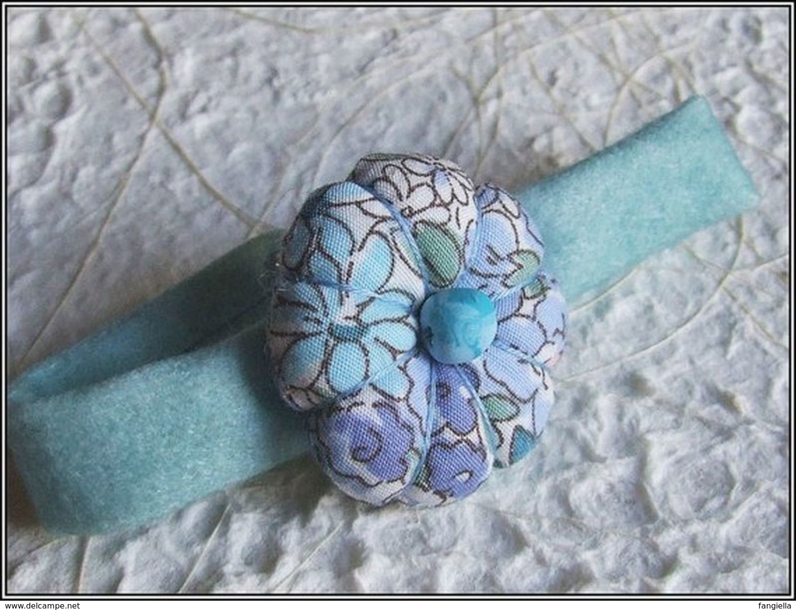 Bracelet Original Turquoise Tissu Liberty Coussin Citrouille  Un Travail à Quatre Mains. - Bracciali