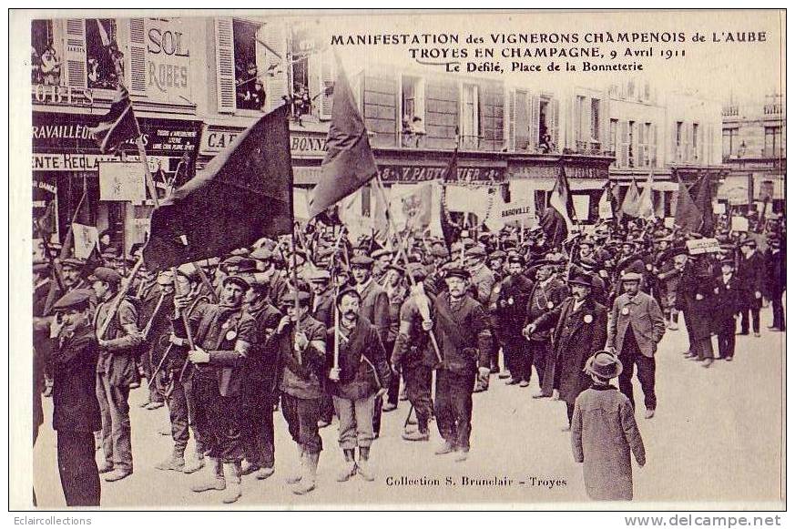 Troyes..Manifestation Viticole Des Vignerons De L'Aube  Place De La Bonneterie - Troyes