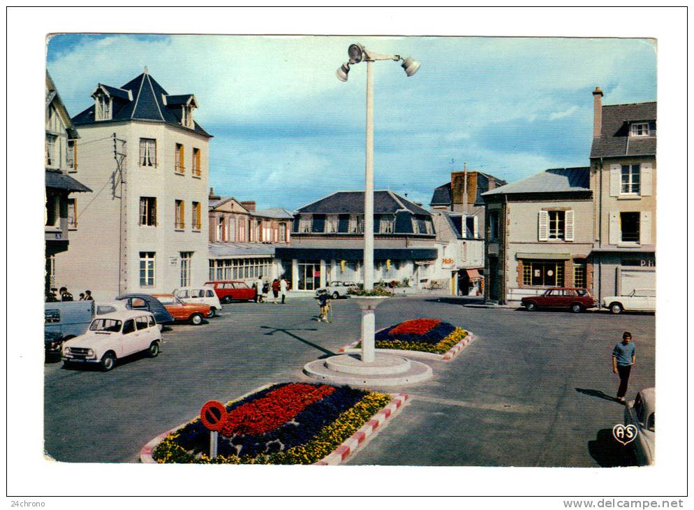Agon Coutainville: La Place Du General De Gaulle Et Le Home Familial, 4L Renault (11-2657) - Other & Unclassified