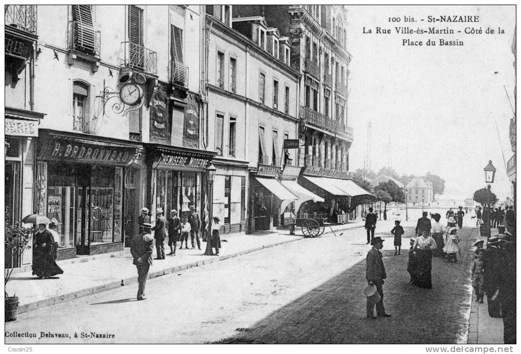 44 ST NAZAIRE - La Rue Ville-es-Martin - Côté De La Place Du Bassin - Saint Nazaire