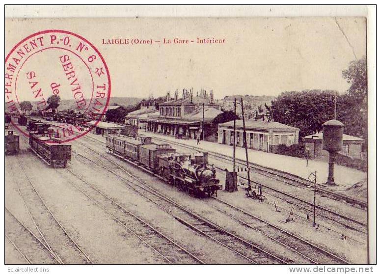 Orne...61....L'Aigle  La Gare Intérieure Avec Train. Avec Cachet De Service Santé - L'Aigle