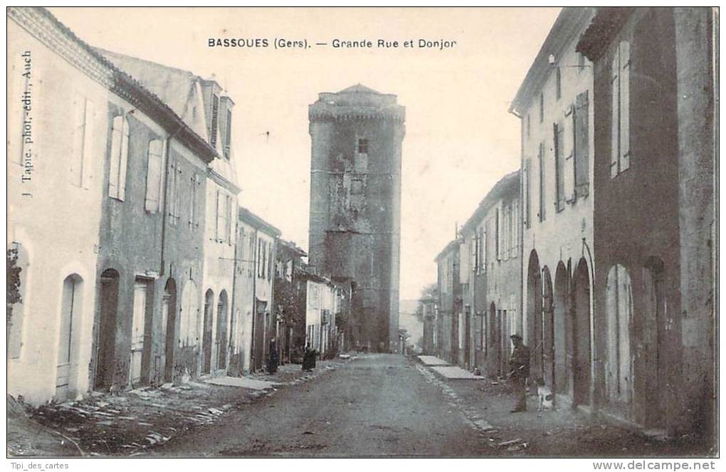 32 - Bassoues - Grande Rue Et Donjon - Other & Unclassified