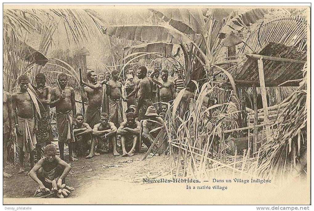 NOUVELLES-HEBRIDES  -Dans Un Village Indigéne -In A Native Village - - Vanuatu