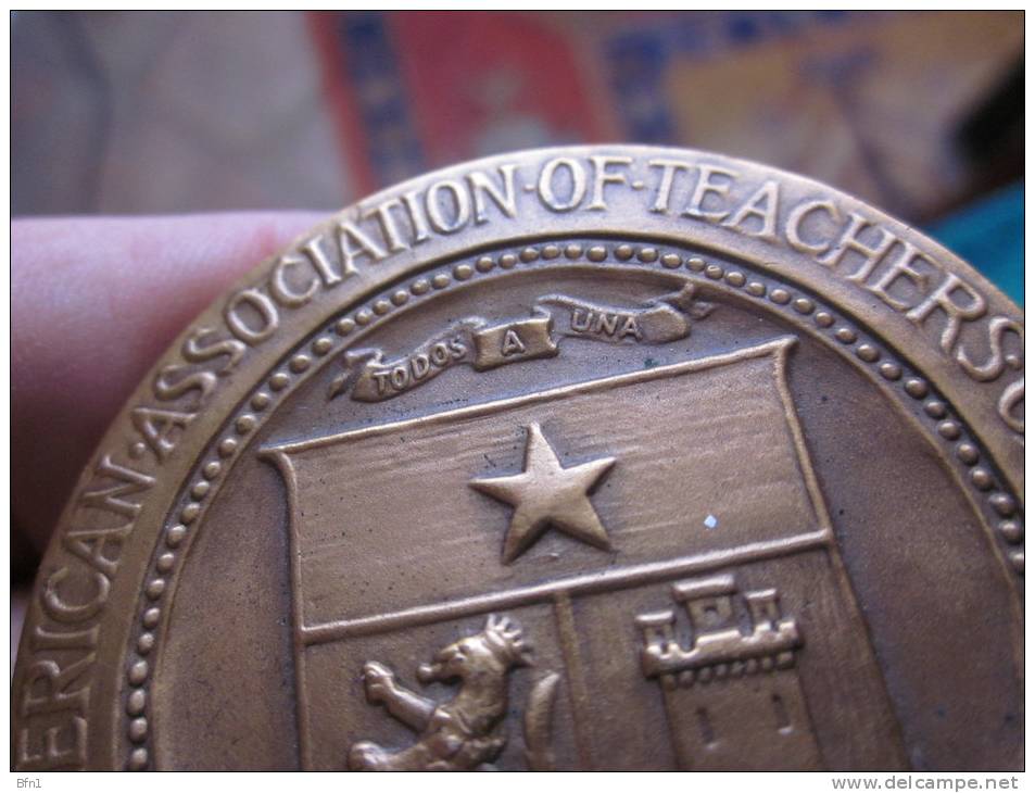 THE AMERICAN ASSOCIATION OF TEACHERS OF SPANISH - 1917- FOR EXCELLENCE.. - Royaux/De Noblesse