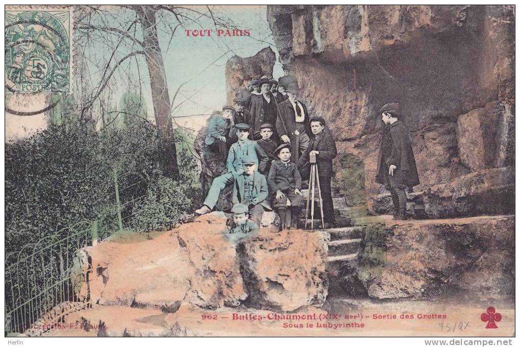 75 - PARIS (19e) - Buttes Chaumont - Sortie Des Grottes Sous Le Labyrinthe - Paris (19)