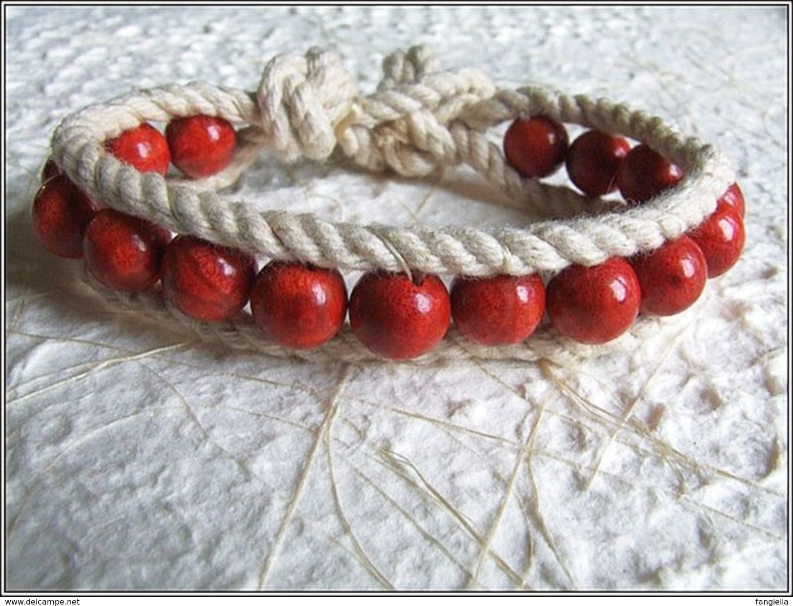 Bracelet Artisanal Corail Sponge Rouge Sur Coton Ficelle  De Magnifiques Perles De 10mm Pour Un Superbe Bracelet! - Bracelets