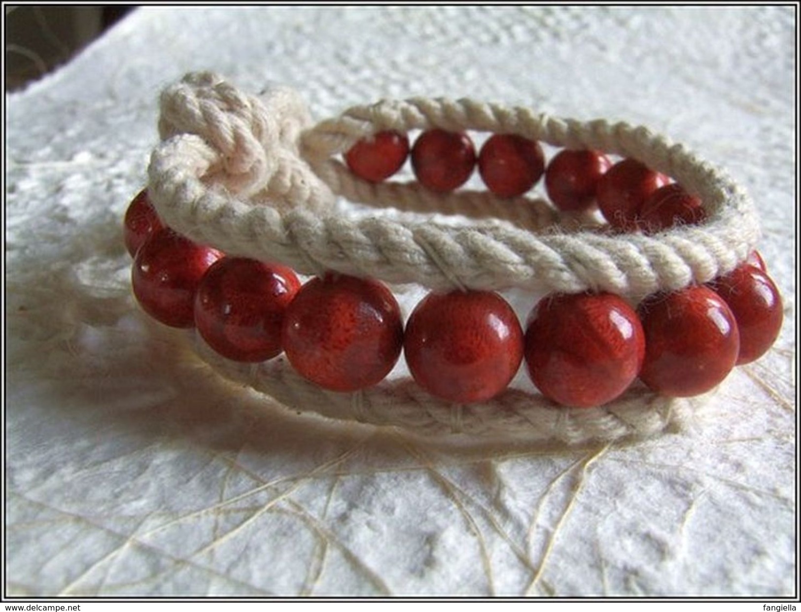 Bracelet Artisanal Corail Sponge Rouge Sur Coton Ficelle  De Magnifiques Perles De 10mm Pour Un Superbe Bracelet! - Bracelets