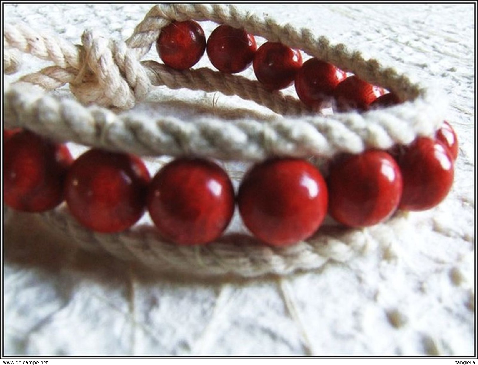 Bracelet Artisanal Corail Sponge Rouge Sur Coton Ficelle  De Magnifiques Perles De 10mm Pour Un Superbe Bracelet! - Armbänder