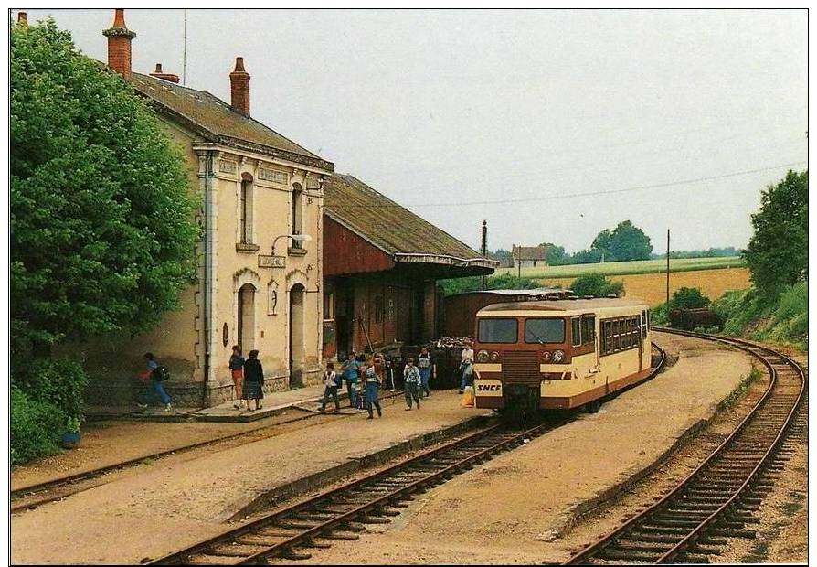 Train En Gare De  Lucay Le Male  Ecoliers - Autres & Non Classés