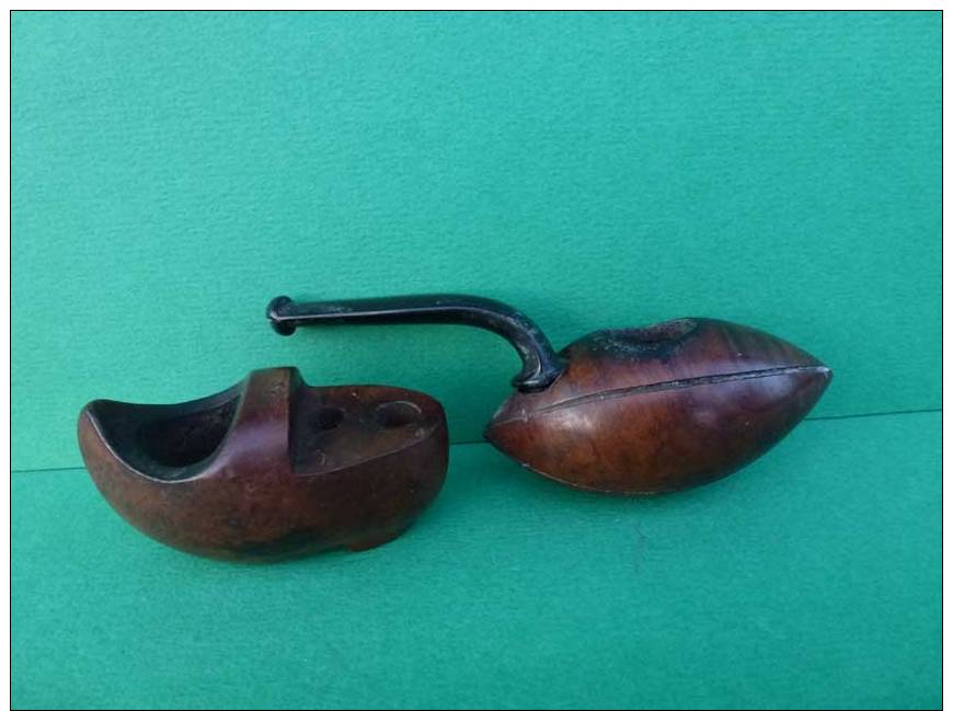 2 PIPES ANCIENNES EN BRUYERE SCULPTEE BALLON DE RUGBY ET SABOT - Heather Pipes