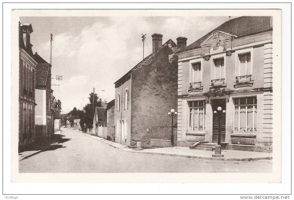 CPA-  89 - Yonne - Sermizelles - Place De La Mairie - PEU COMMUNE - Autres & Non Classés