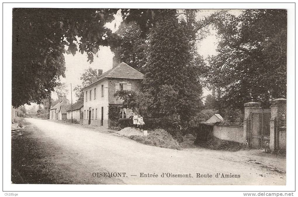 CPA-  80 - Oisemont - Entrée D'Oisemont - Route D'Amiens - PEU COMMUNE - Oisemont