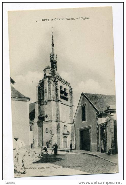 Ervy Le Chatel . Eglise . Rue Avec Ouvriers. Aube - Ervy-le-Chatel