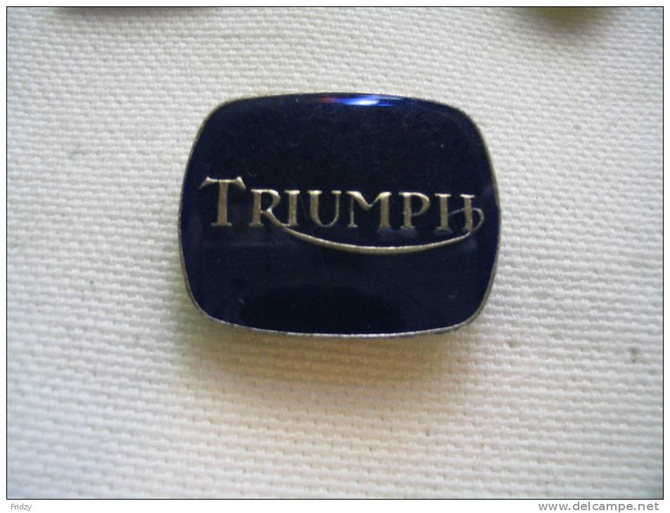 Pin´s Embleme TRIUMPH. - Andere & Zonder Classificatie