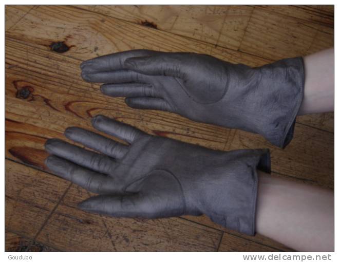 Anciens Gants De Femme-jeune Fille En Cuir Gris. Voir Photos - Autres & Non Classés