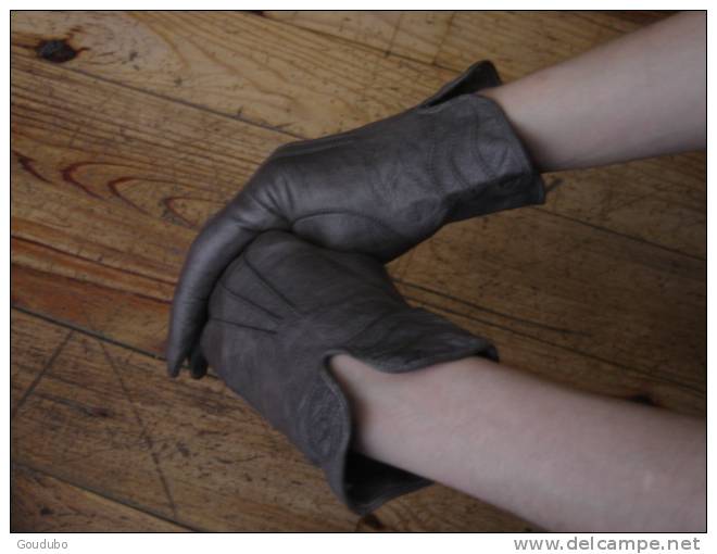 Anciens Gants De Femme-jeune Fille En Cuir Gris. Voir Photos - Autres & Non Classés