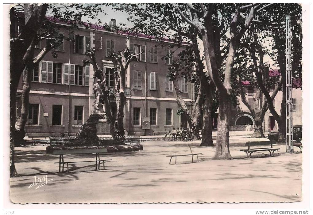 83 - AUPS - Monument Aux Morts - La Mairie - Ed. Tardy Marseille Ary - Aups