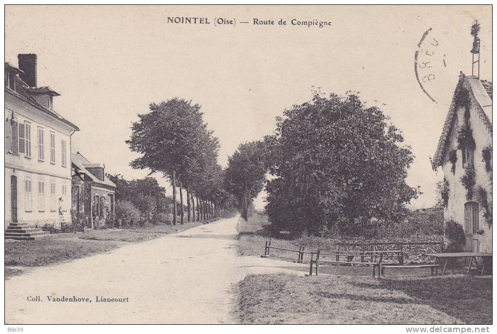 NOINTEL.  _  Route De Compiègne. A Gauche Maison Bourgeoise, à Droite Grande Table Et Bancs, Mur Couvert De Bouquets Cha - Nointel