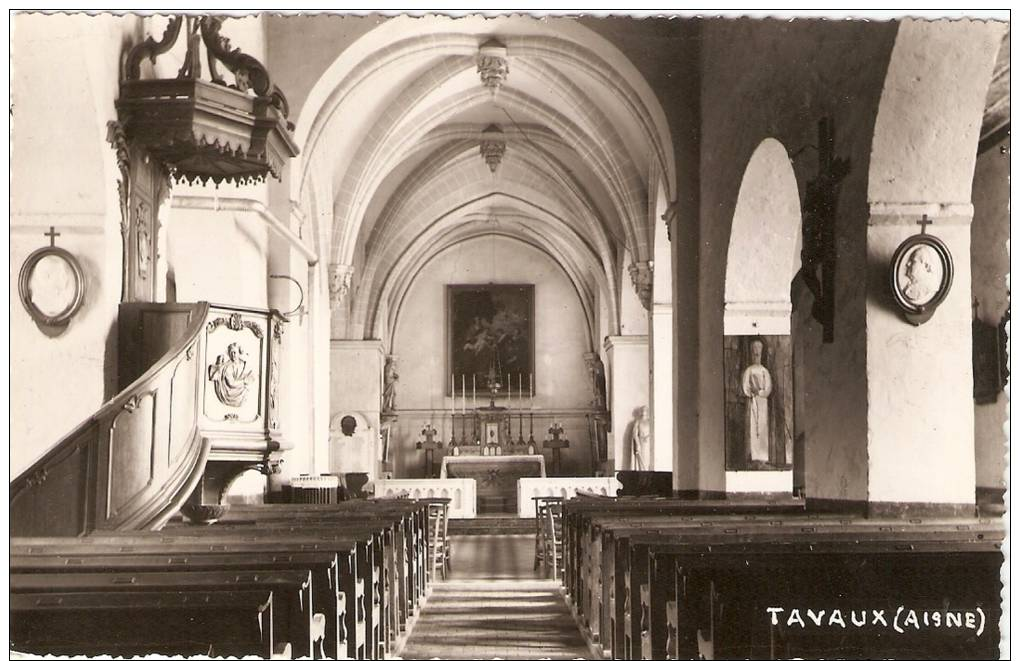 TAVAUX AISNE  INTERIEUR DE L EGLISE - Altri & Non Classificati