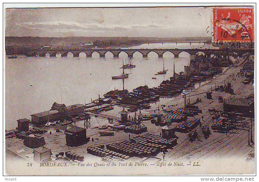 33. BORDEAUX.  VUE DES QUAIS ET DU PONT DE PIERRE. ANIMATION. ATTELAGES. BATEAUX . - Bordeaux