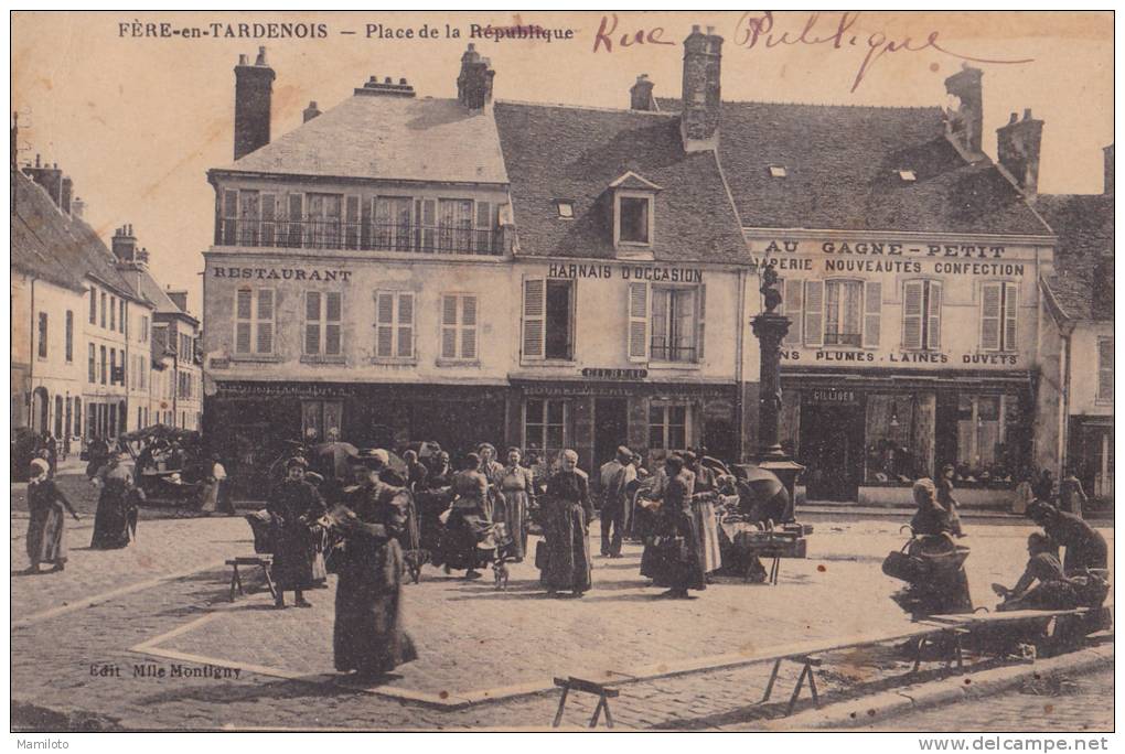 FERE EN TARDENOIS " Place De La République " - Fere En Tardenois