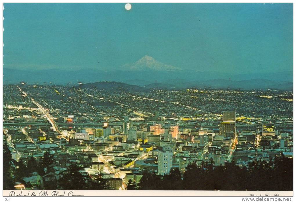 Etats-Unis-OR-Oregon-PORT LAND-Portland-   A Full Moon Far Below Mt Hood´s Snowy Cone*PRIX FIXE - Portland