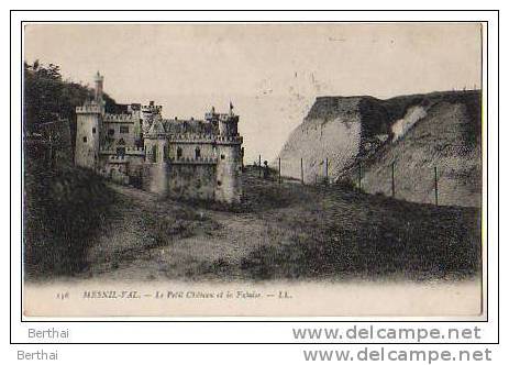 76 MESNIL VAL - Le Petit Chateau Et La Falaise - Mesnil-Val