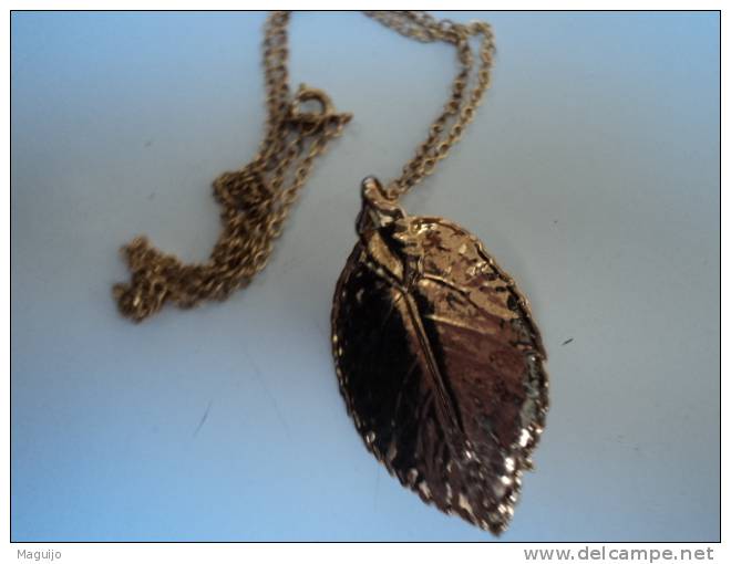 COLLIER/PENDENTIF //BROCHE  A LA DORURE IMPECCABLE LIRE !!! - Collane/Catenine