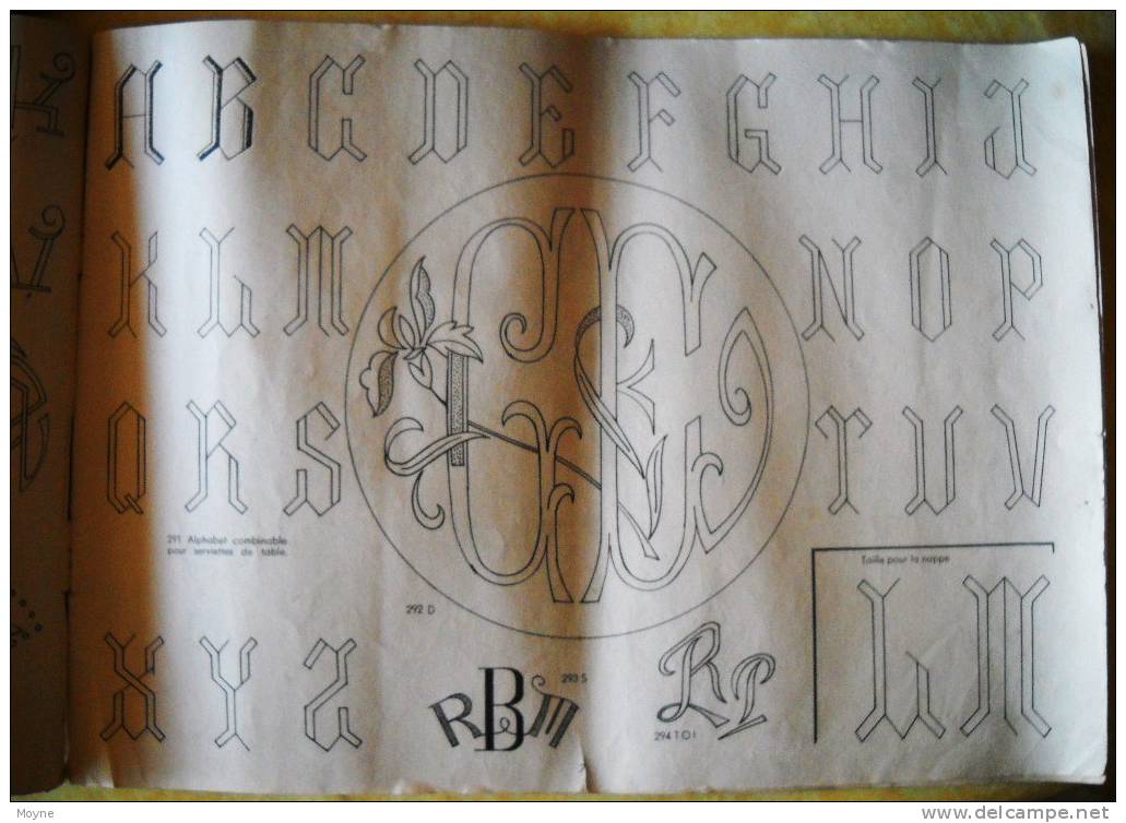 TOUTE LA BRODERIE - Nouveaux Alphabets - Monogrammes Etc Et C...- Format à L´italienne 36,5 Cm X 26,5 Cm  - 1951 - Home Decoration