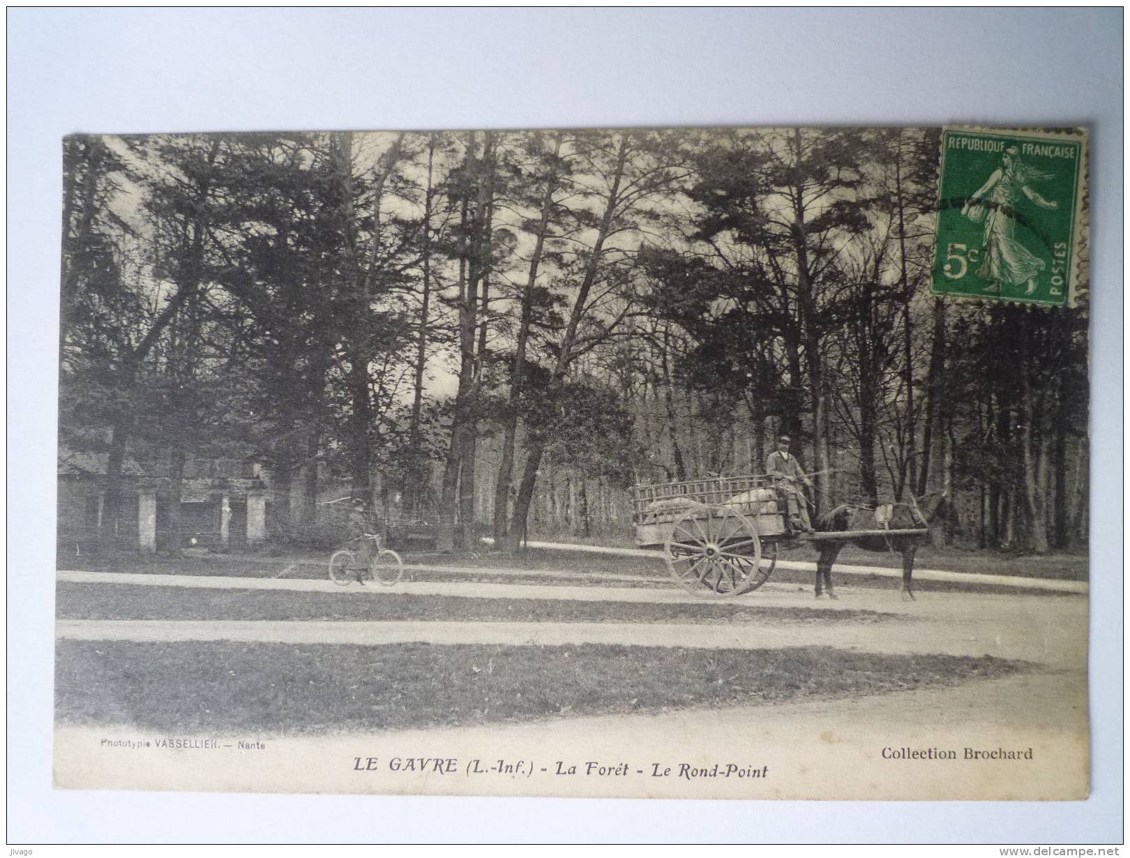 LE GAVRE  :  La Forêt  -  Le ROND-POINT  (avec Attelage) - Le Gavre