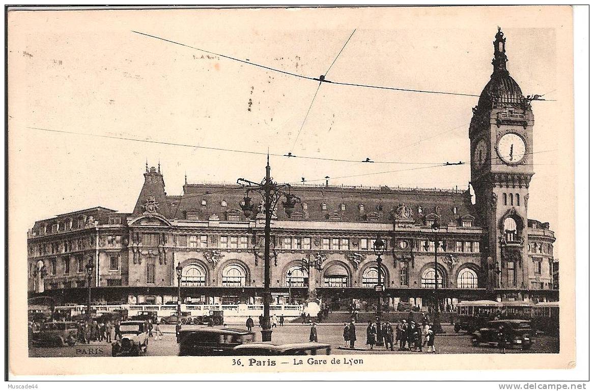 PARIS - LA GARE DE LYON - Transport Urbain En Surface