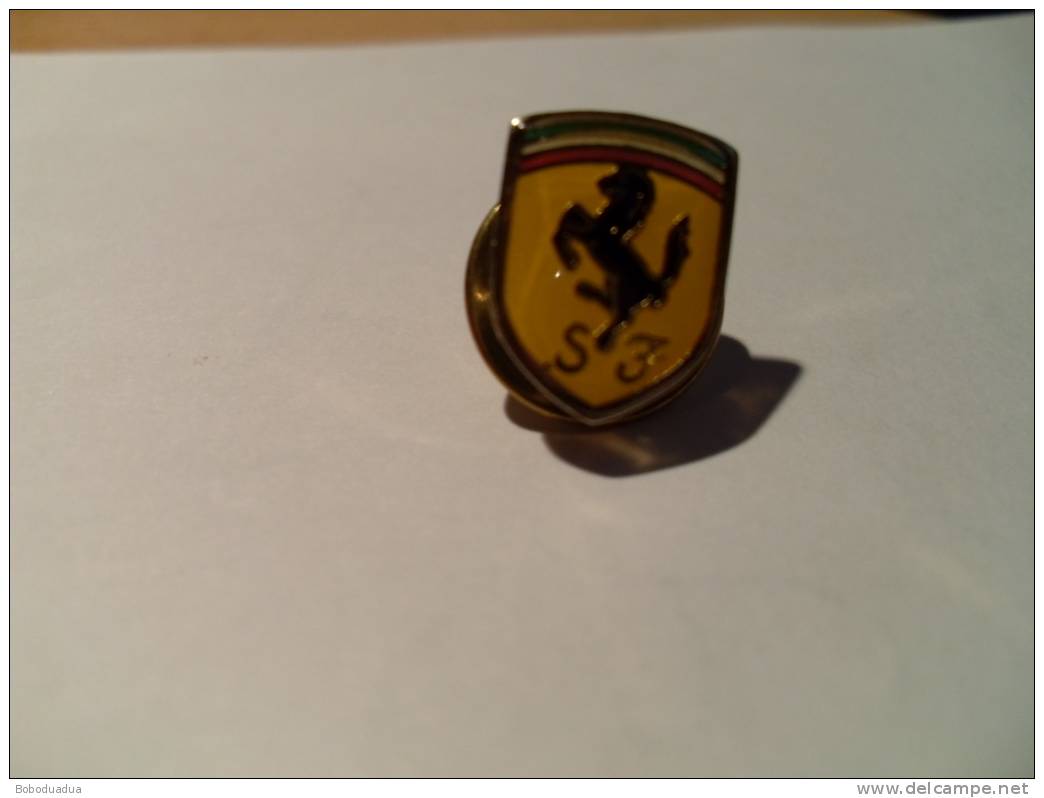 PINS SCUDETTO FERRARI   - AUTO - Ferrari