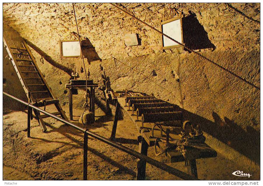 Luxembourg - Château De Bouillon - Salle Des Tortures - 2 Scans - État TB - Prison