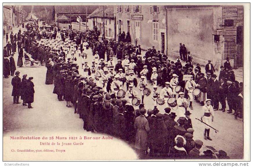 Bar Sur Aube.....Manifestations Viticoles Du 28 Mars 1921 .....Le Défilé De La Jeune Garde - Bar-sur-Aube