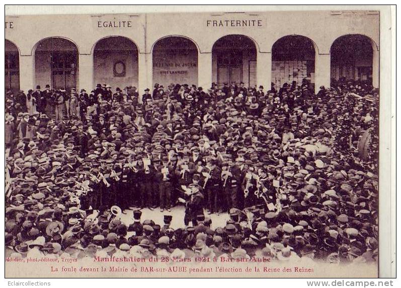 Bar Sur Aube.....Manifestations Viticoles Du 28 Mars 1921 .....La Foule Devant La Mairie - Bar-sur-Aube