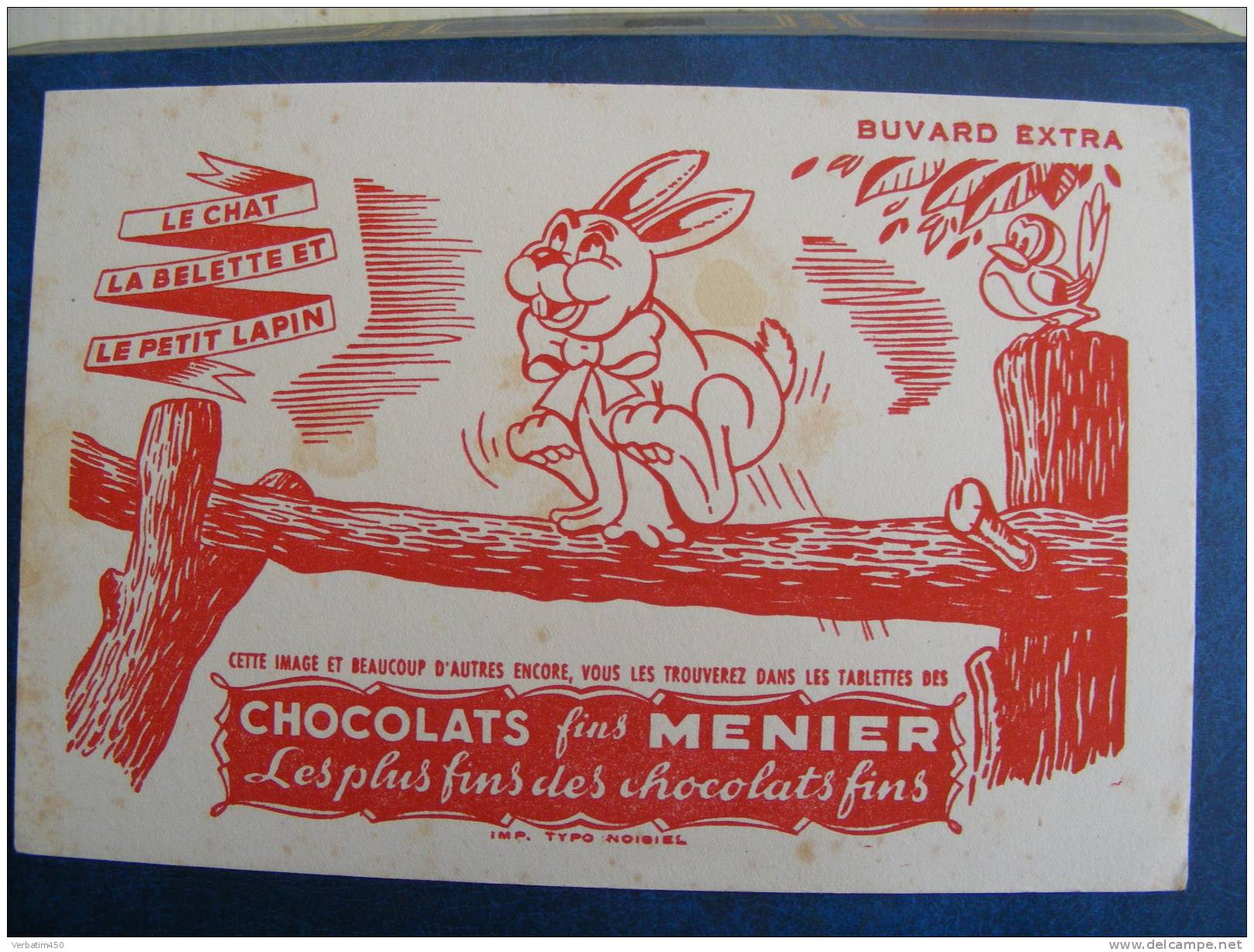 BUVARD...CHOCOLAT FINS MENIER..LE CHAT LA BELETTE LE PETIT LAPIN..FOND ROUGE....BEL ETAT MAIS TACHES DE ROUILLE AU DOS - Chocolat