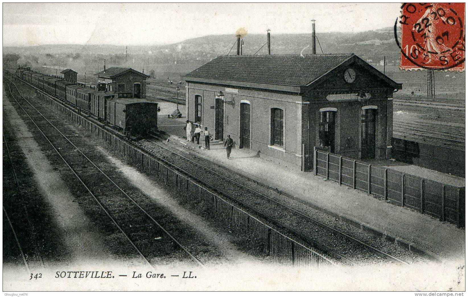 76-SOTTEVILLE...LA GARE AVEC TRAIN.....CPA ANIMEE - Sotteville Les Rouen