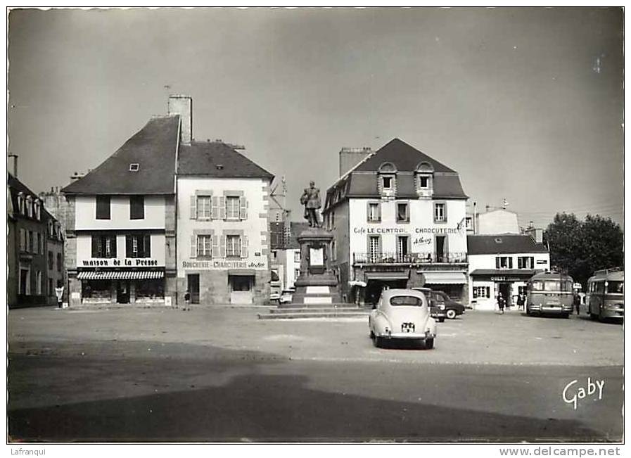 Finistere - Cpsm -ref 265- Lesneven - Place General  Le Flo -plan Voitures -bus Autobus   -carte Bon Etat - - Lesneven