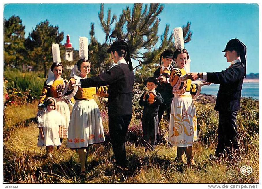 Finistere - Cpsm -ref 135- Folklore - Groupe Folklorique De Combrit En Costume Regional  - Carte Bon Etat - - Combrit Ste-Marine