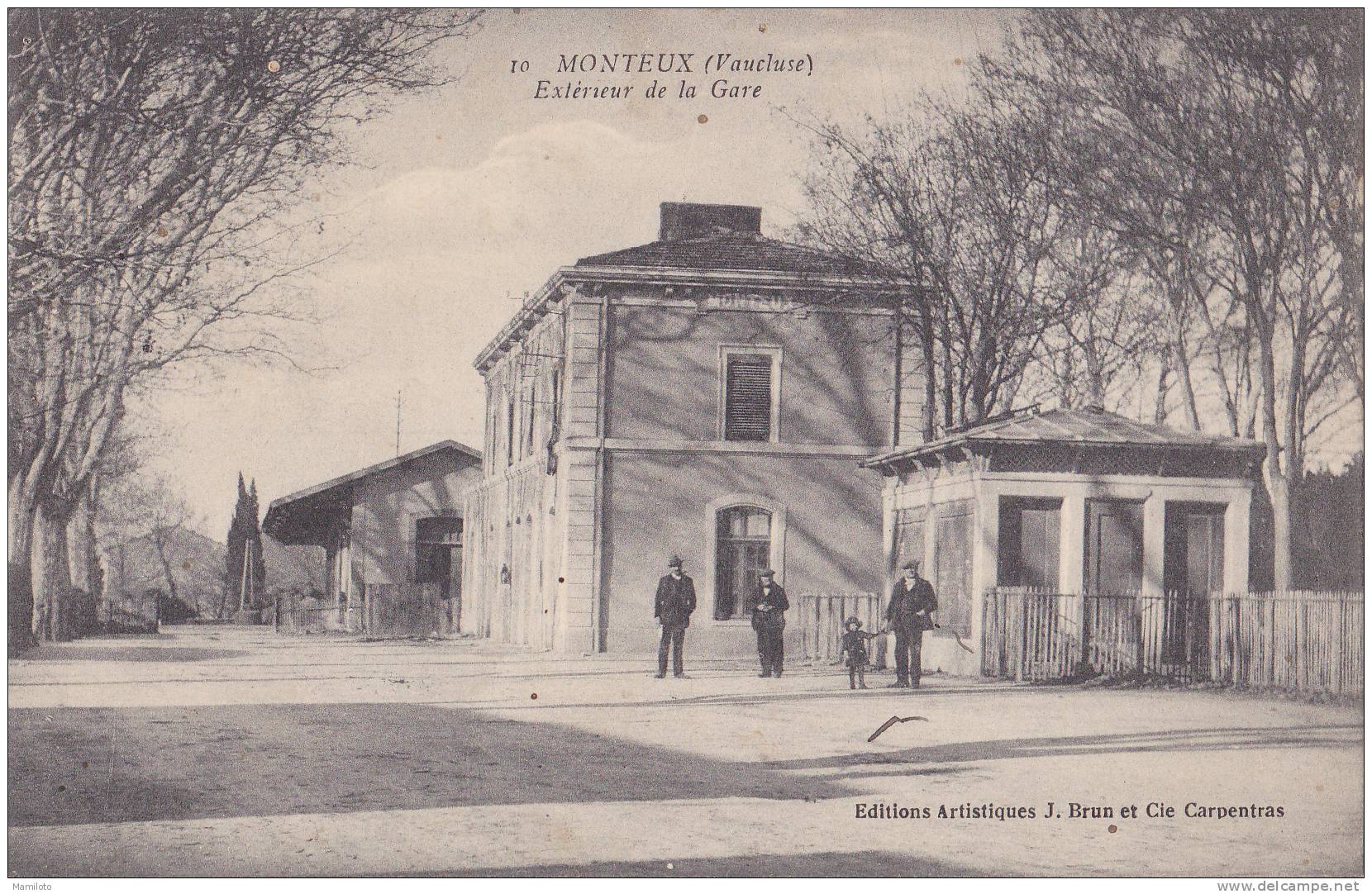 MONTEUX ( Vaucluse ) Extérieur De La Gare - Monteux