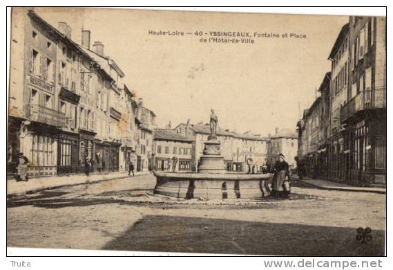 YSSINGEAUX FONTAINE ET PLACE DE L HOTEL DE VILLE - Yssingeaux